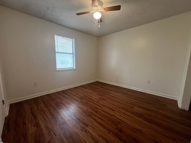 Building Photo - Two Bedroom Duplex