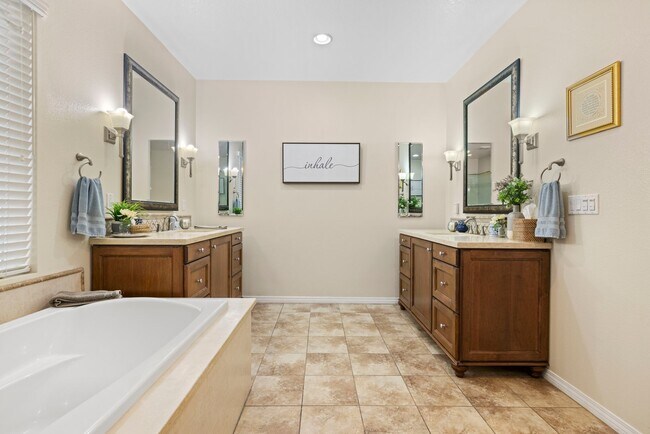Building Photo - Luxurious 5-Bedroom Pool Home with Solar &...