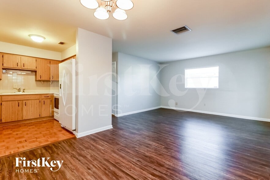 Building Photo - 6807 S Cortez Ave