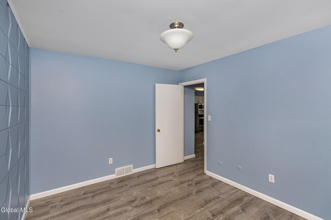 Building Photo - 7 Elgin St