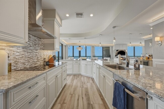 Building Photo - 9900 S Ocean Dr