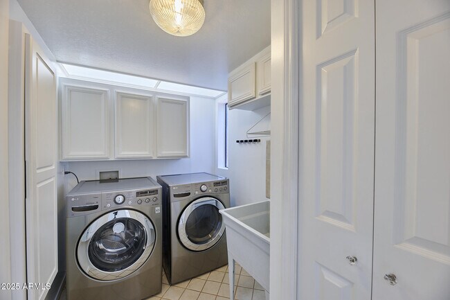 Building Photo - 5336 N 25th St
