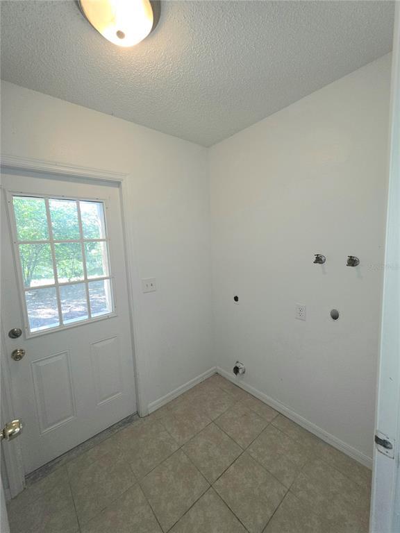 Building Photo - 2213 NE 36th Pl