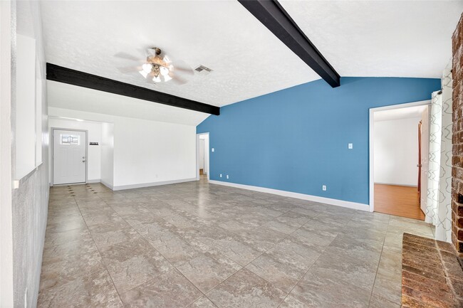 Building Photo - 3031 Shawnee Dr