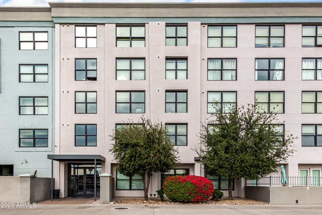 Building Photo - 535 W Thomas Rd