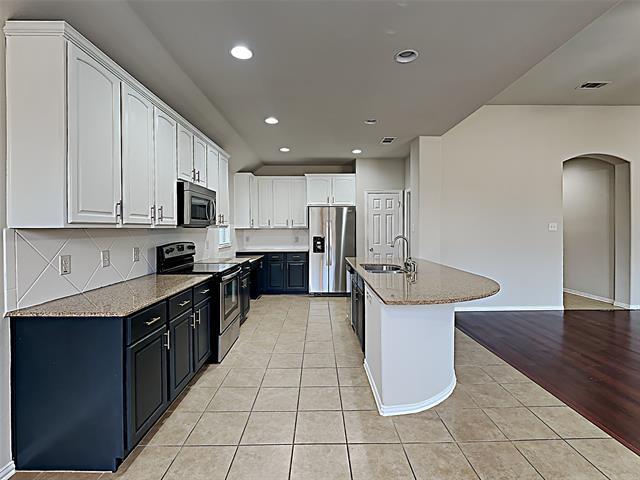 Building Photo - 661 Cattlemans Way