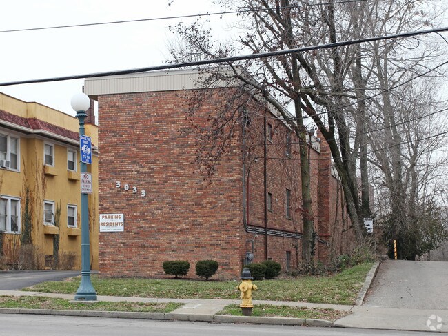 Building Photo - Clifton 3033