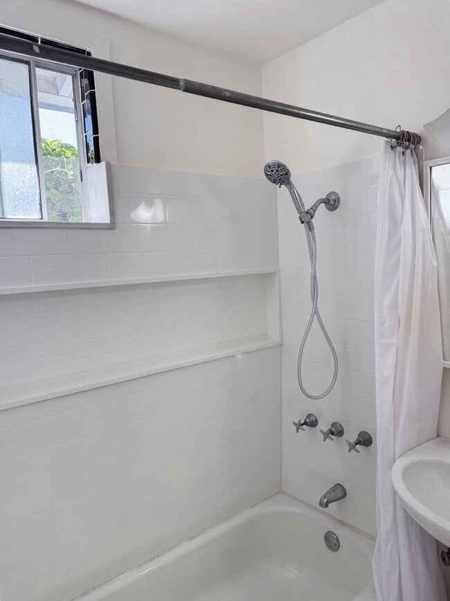 Building Photo - 1 Bed, 1 Bath in Glen Ellen