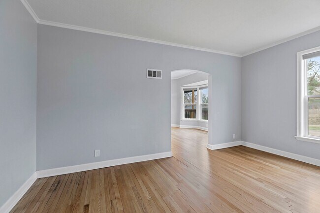 Building Photo - 3210 S 48th St