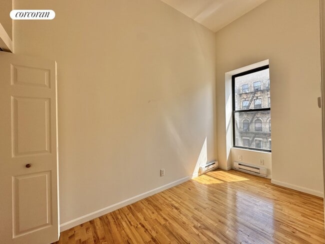 Building Photo - 215 E 118th St