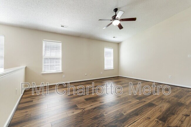 Building Photo - 3807 Crimson Wing Dr