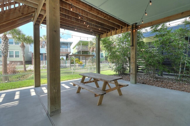 Building Photo - 409 Paradise Pointe Dr