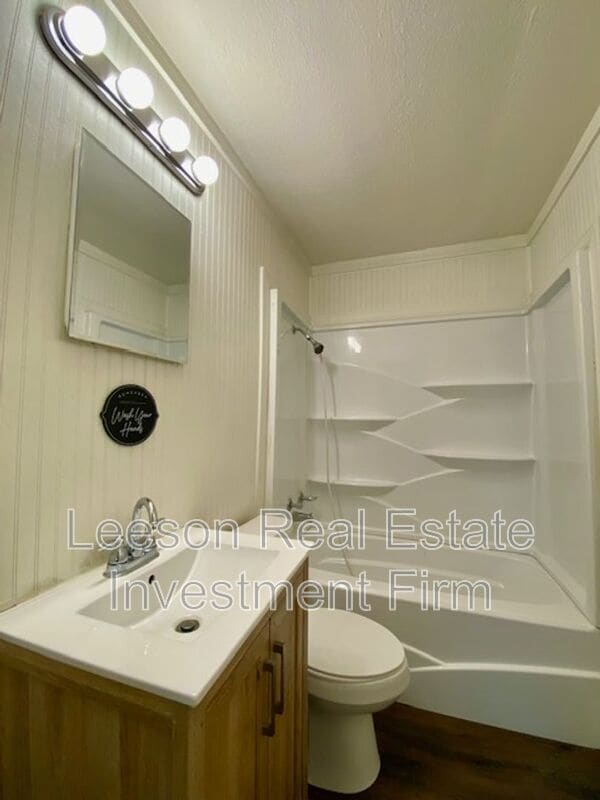 Building Photo - 5319 Carnation St