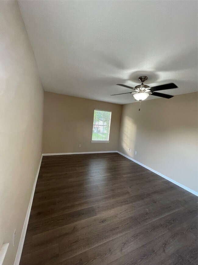 Building Photo - 4527 Geneva Dr
