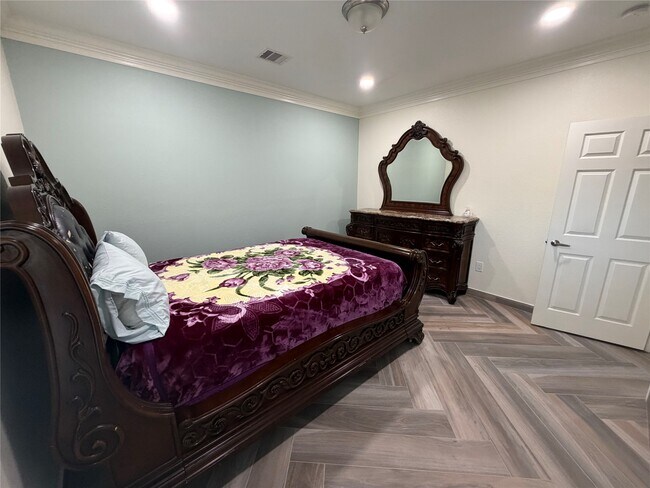 Building Photo - 5525 Swan Dr