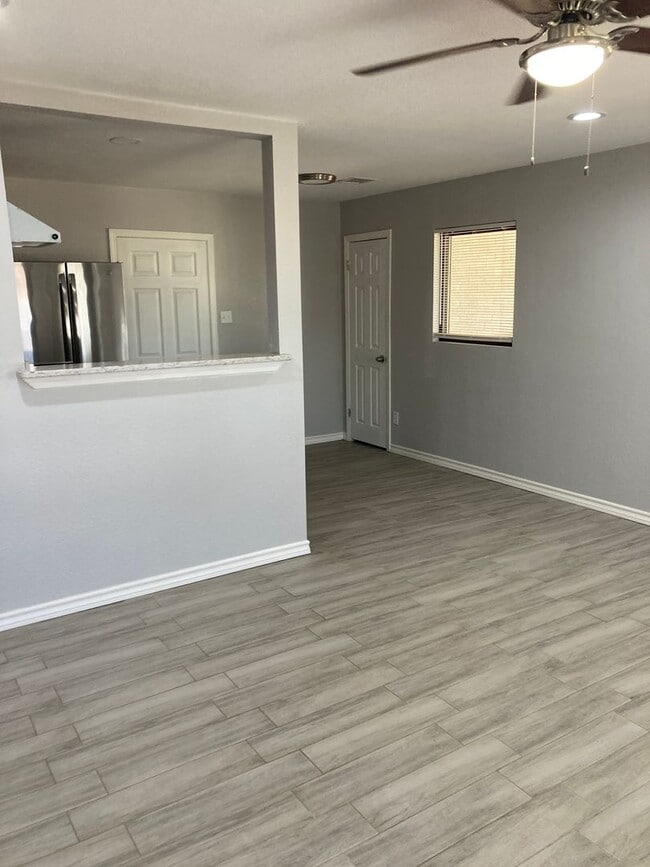 Building Photo - Updated House