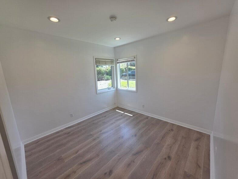 Building Photo - 9805 La Tuna Canyon Rd