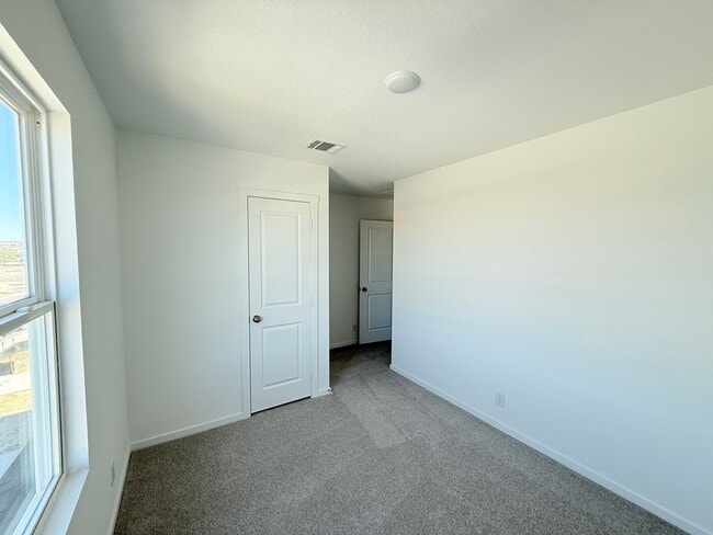 Building Photo - Tres Laurels-Wellton