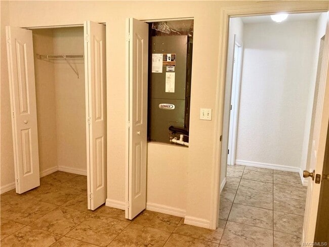 Building Photo - Crystal Manor 2 bedroom, 2 bath, 1 car garage home!