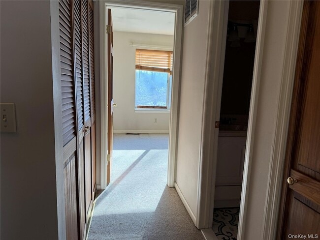 Building Photo - 276 Temple Hill Rd