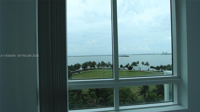 Building Photo - 1900 N Bayshore Dr