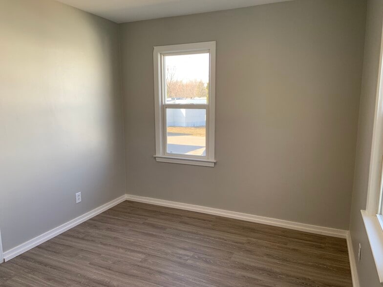 Building Photo - 343 E Lakewood Blvd