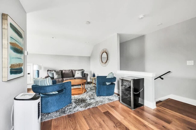 Building Photo - 1332 3rd Ave N