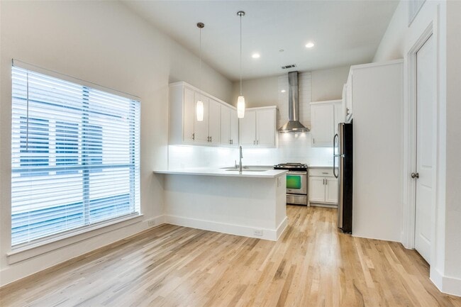 Building Photo - Beautiful townhome featuring granite countertops, hard wood floors, and a small private yard grea...