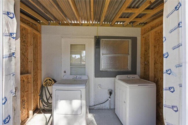 Building Photo - 8902 W Norfolk St