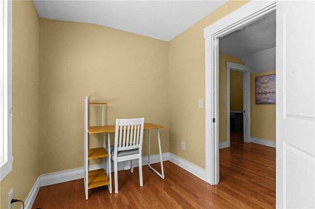 Building Photo - 11 Young St