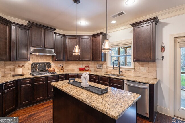 Building Photo - 203 Davis Mill Road