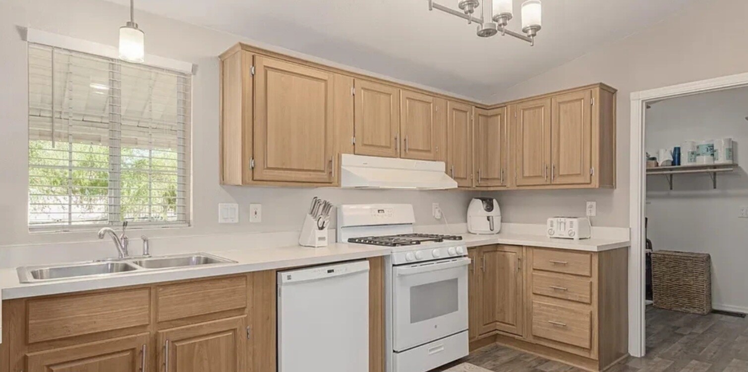 Building Photo - 8195 S Vandemoer Ln