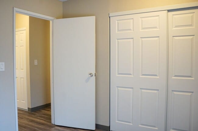 Building Photo - Great Top-Floor 2-Bedroom Near OHSU w/Private Balcony!