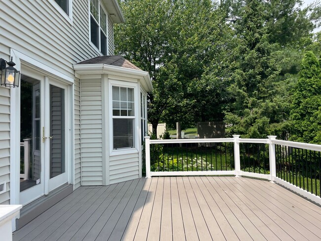 Building Photo - Luxury 3 Bedroom, 1.5 Bathroom End of Row ...