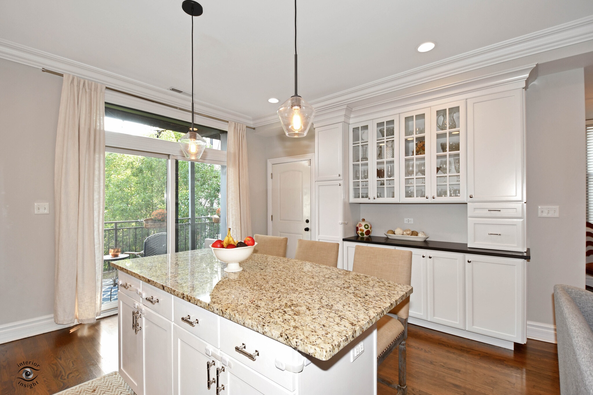 Kitchen w/ butler pantry - 211 W Saint Paul Ave