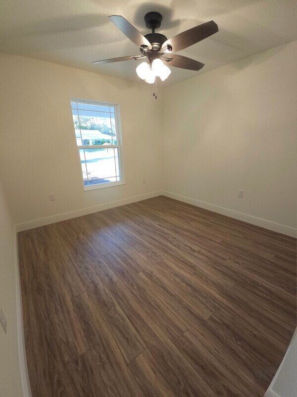 Building Photo - 742 W Deacon Pl