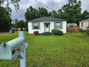 Building Photo - 109 NW Gilliland Rd