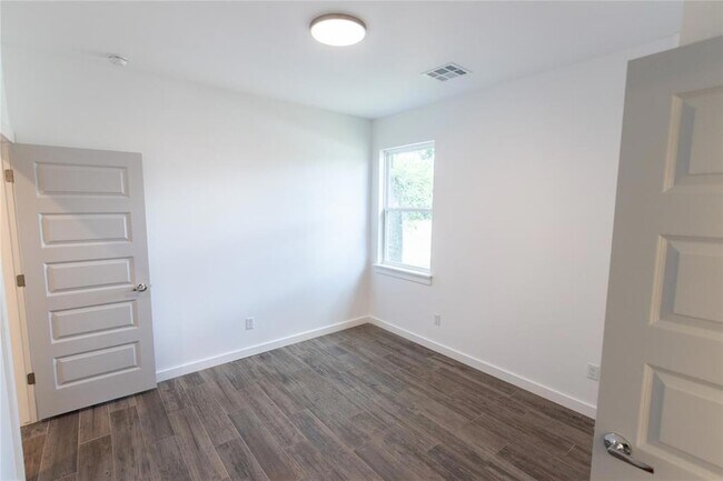 Building Photo - 1679 Kalidy Dr