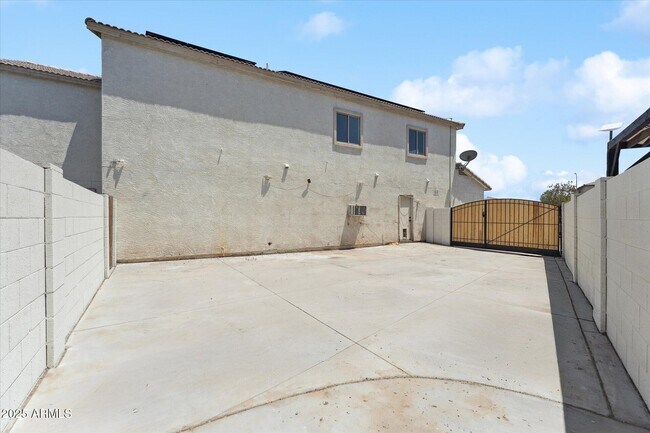 Building Photo - 6418 W Miami St