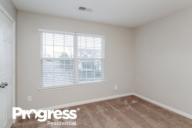 Building Photo - 320 Augustus Lane