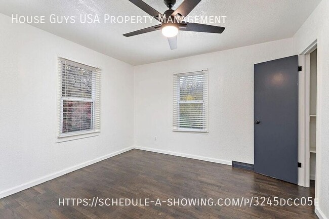 Building Photo - 5400 NE 49th St