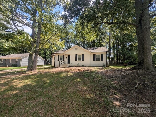 Building Photo - 6542 Rosecran Dr