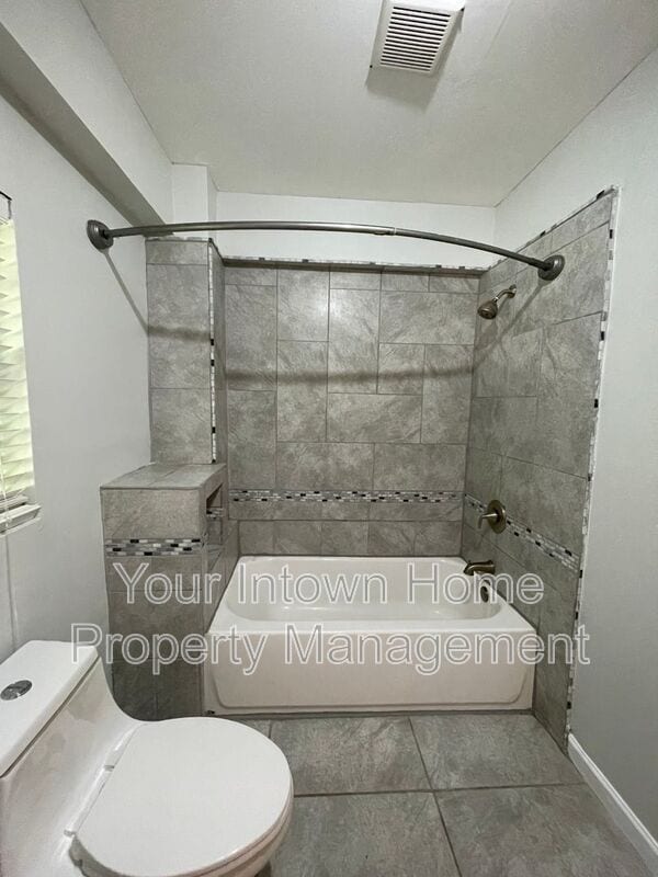 Building Photo - 548 Ontario Ave SW
