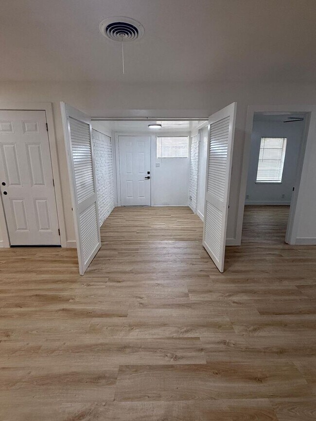 Building Photo - BEAUTIFUL HOME IN HOUSTON. MOVE IN READY!.