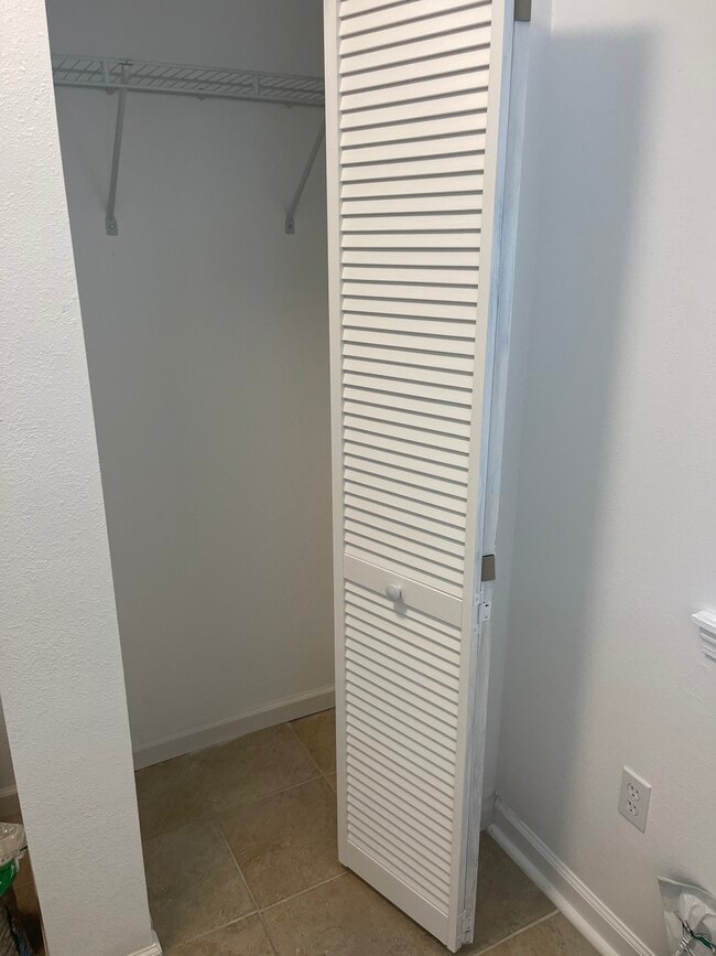 Building Photo - 843 Vine St