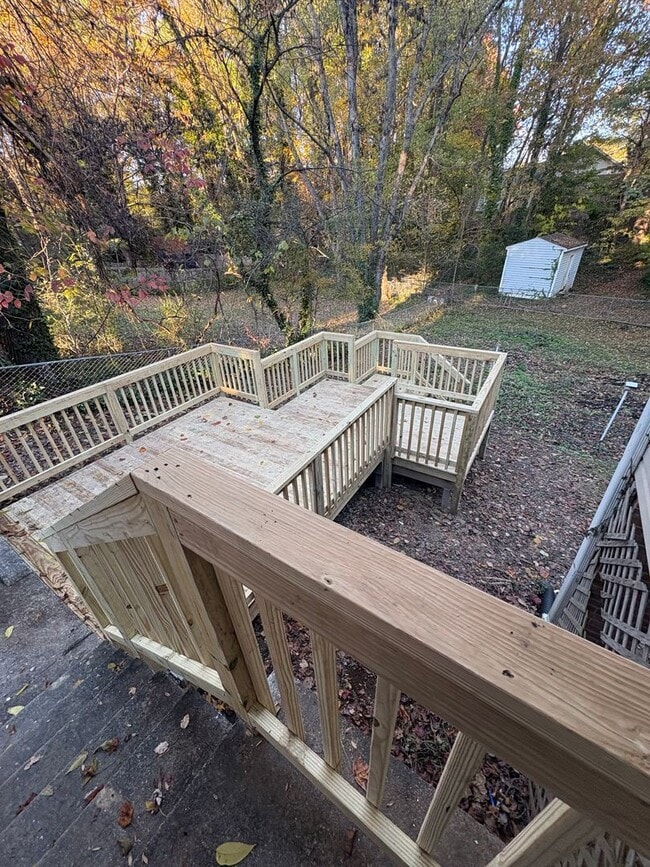 Building Photo - 3 bedroom/ 2 bathroom Newly renovated sing...