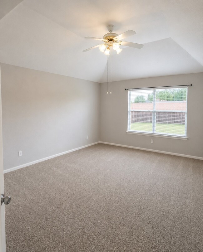 Building Photo - 15154 Kingsbridge Way