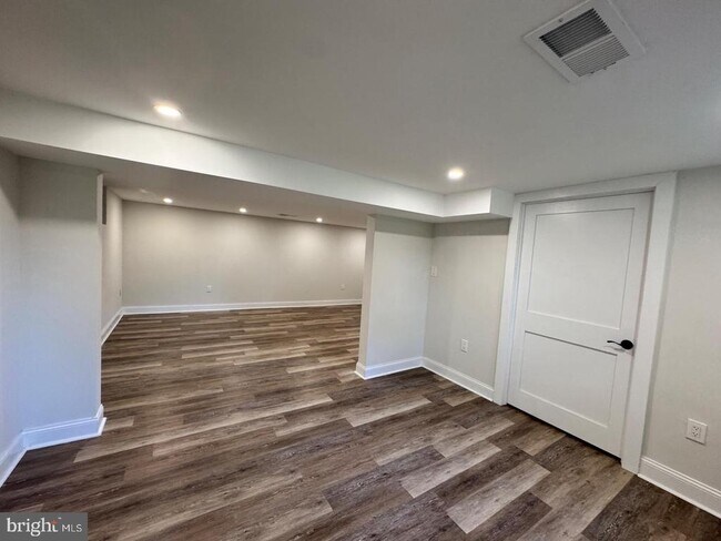 Building Photo - 765 Farnum Rd