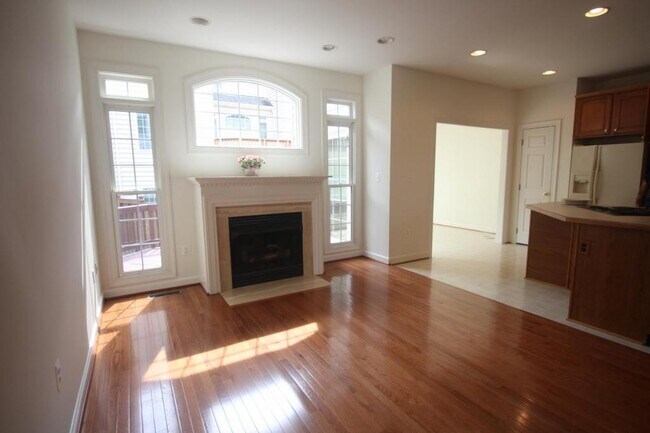 Building Photo - 4555 Fair Valley Dr
