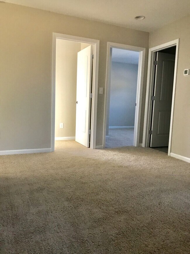 Building Photo - Come view these Luxurious 4 bedroom 2.5 bath w/2 Car Garage 2 Story homes. Located in Salisbury
